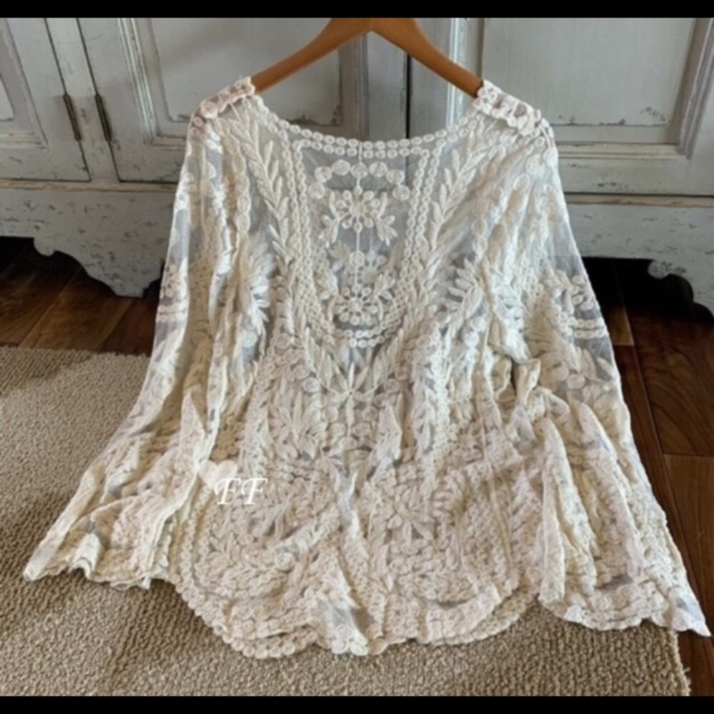 Gorgeous Lace Top - Picture 2 of 7